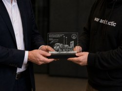 Auszeichnungen und Geschenke_übergabe_80-1
